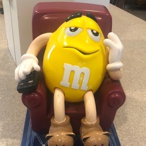 1999 M&M La-Z-Boy Yellow Dispenser holding remote